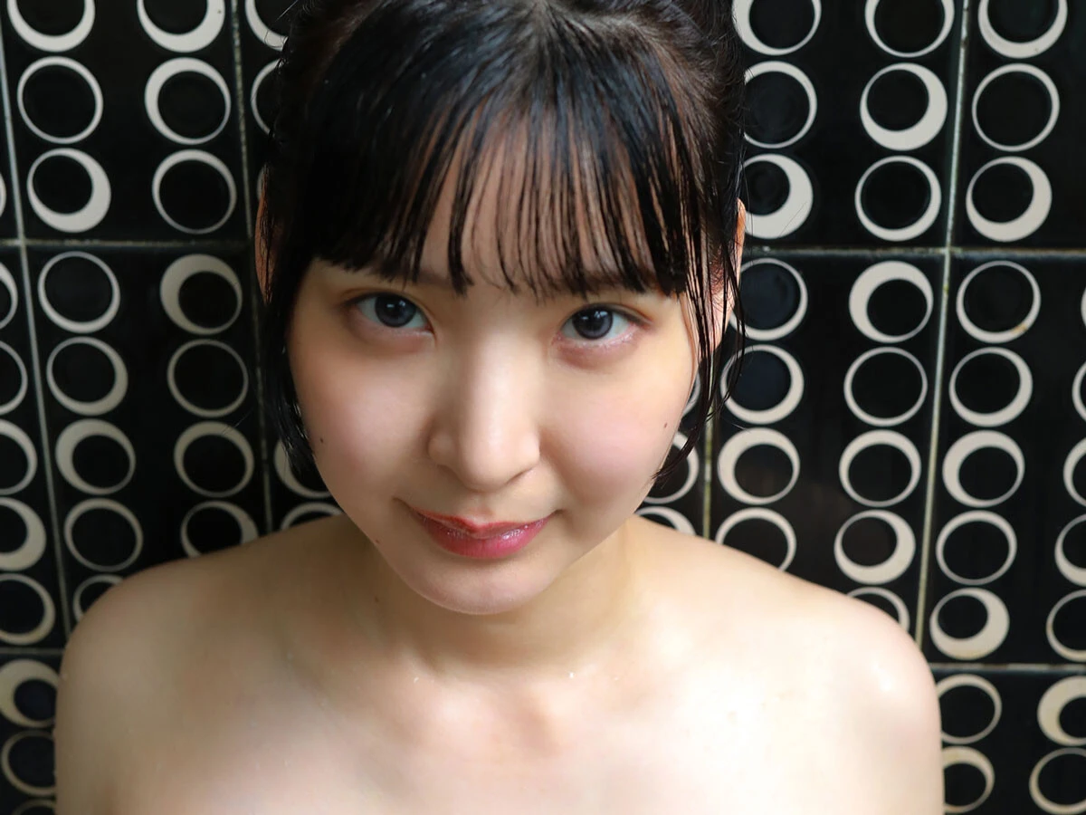 吉本所属のお笑い芸人・山﨑おしるこ、初のデジタル写真集『おしるこ日和』が7月20日に発売決定!「執筆作業に行き詰まった女流作家」をテーマに7月16日より予約開始‼